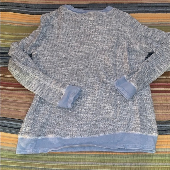 Simple Sweater - Picture 6 of 7